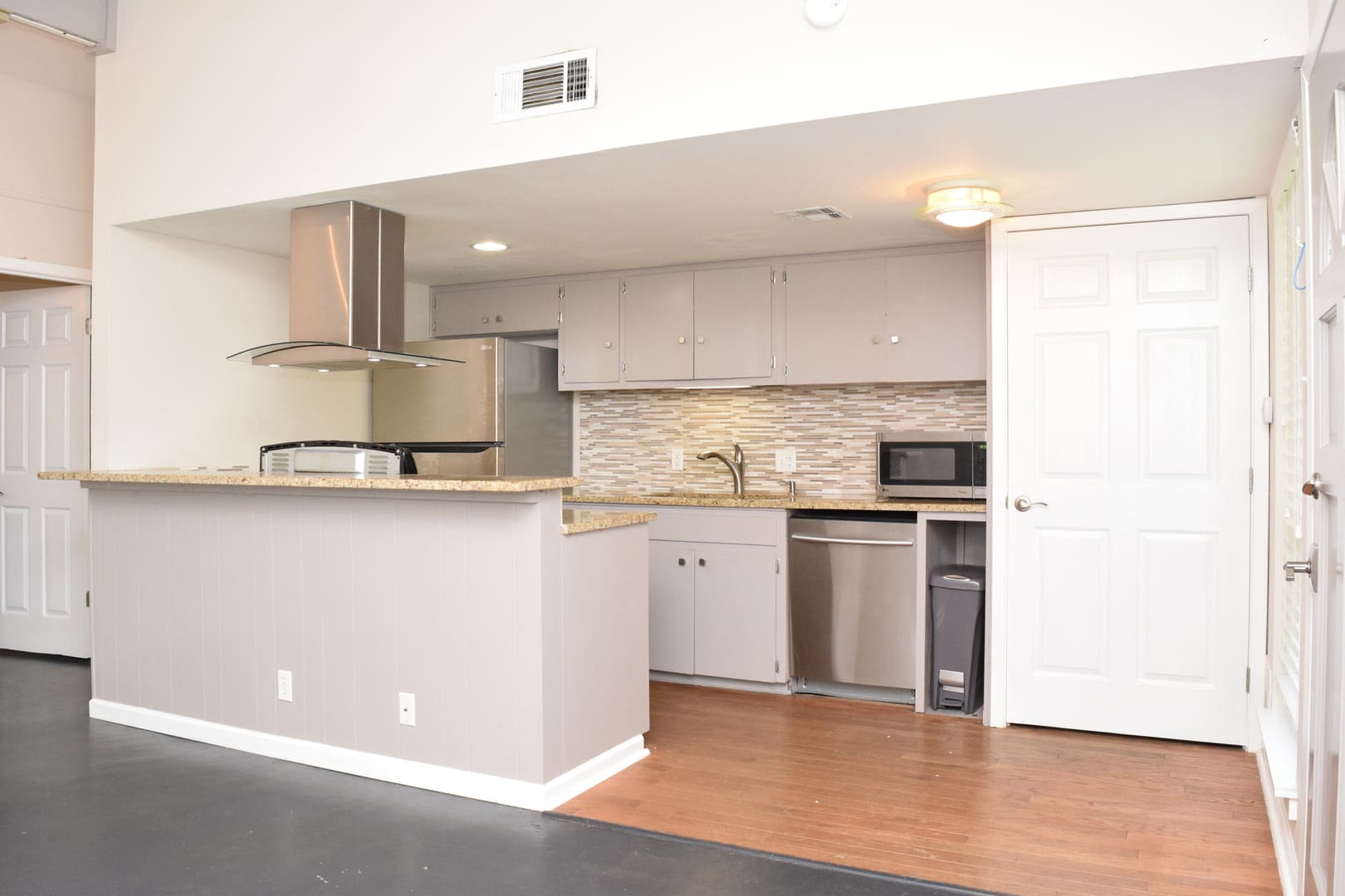 Updated Condo- 5601 Woodrow – photo 5