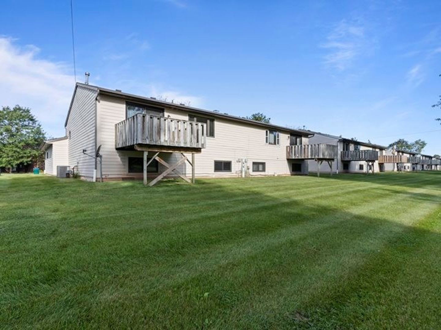 Three Bed Two Bath Townhouse located at 1660 Nicolet Rd in Appleton – photo 2