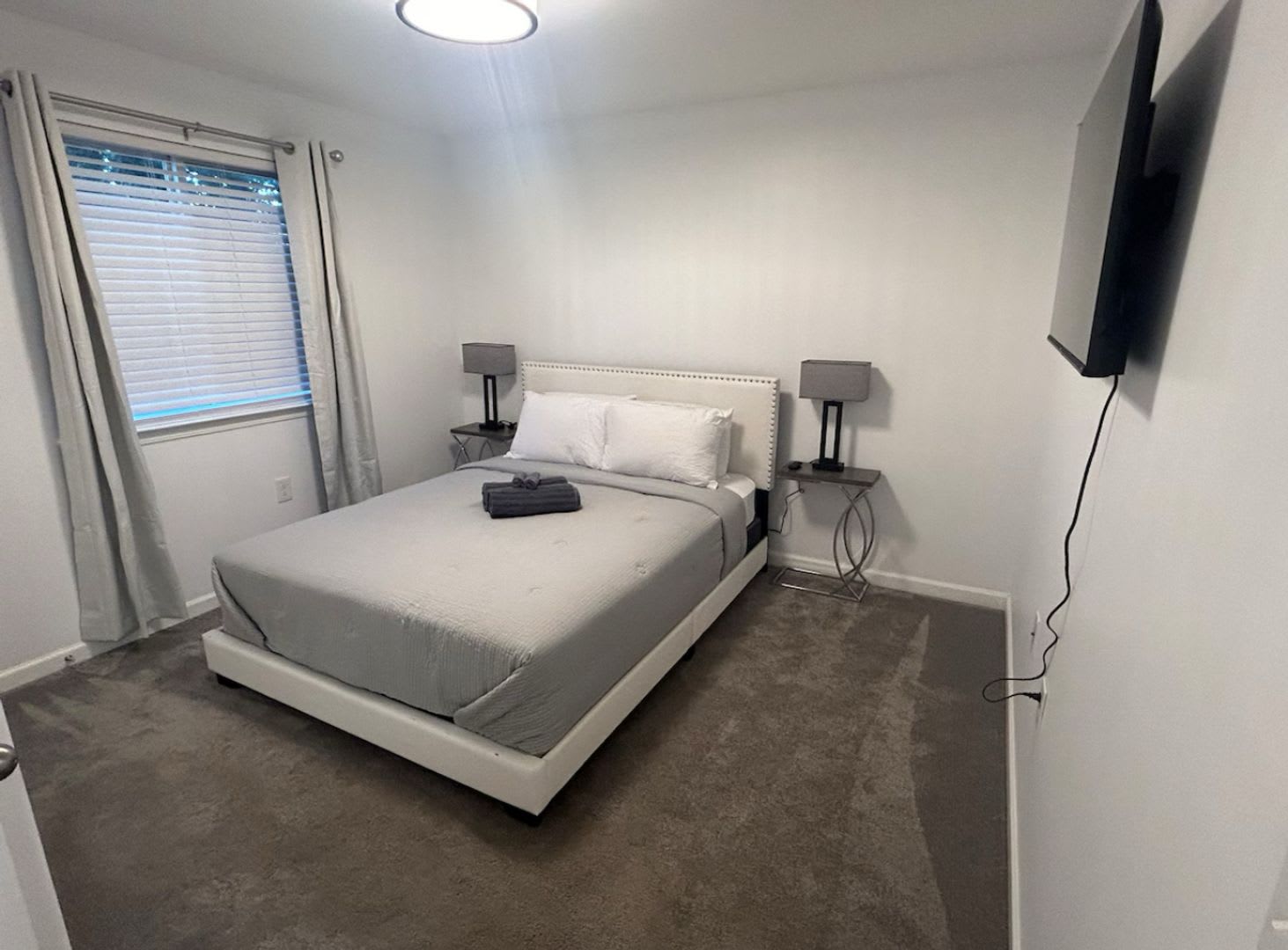 Room in 2 Bedroom Home at Albemarle Rd – photo 4