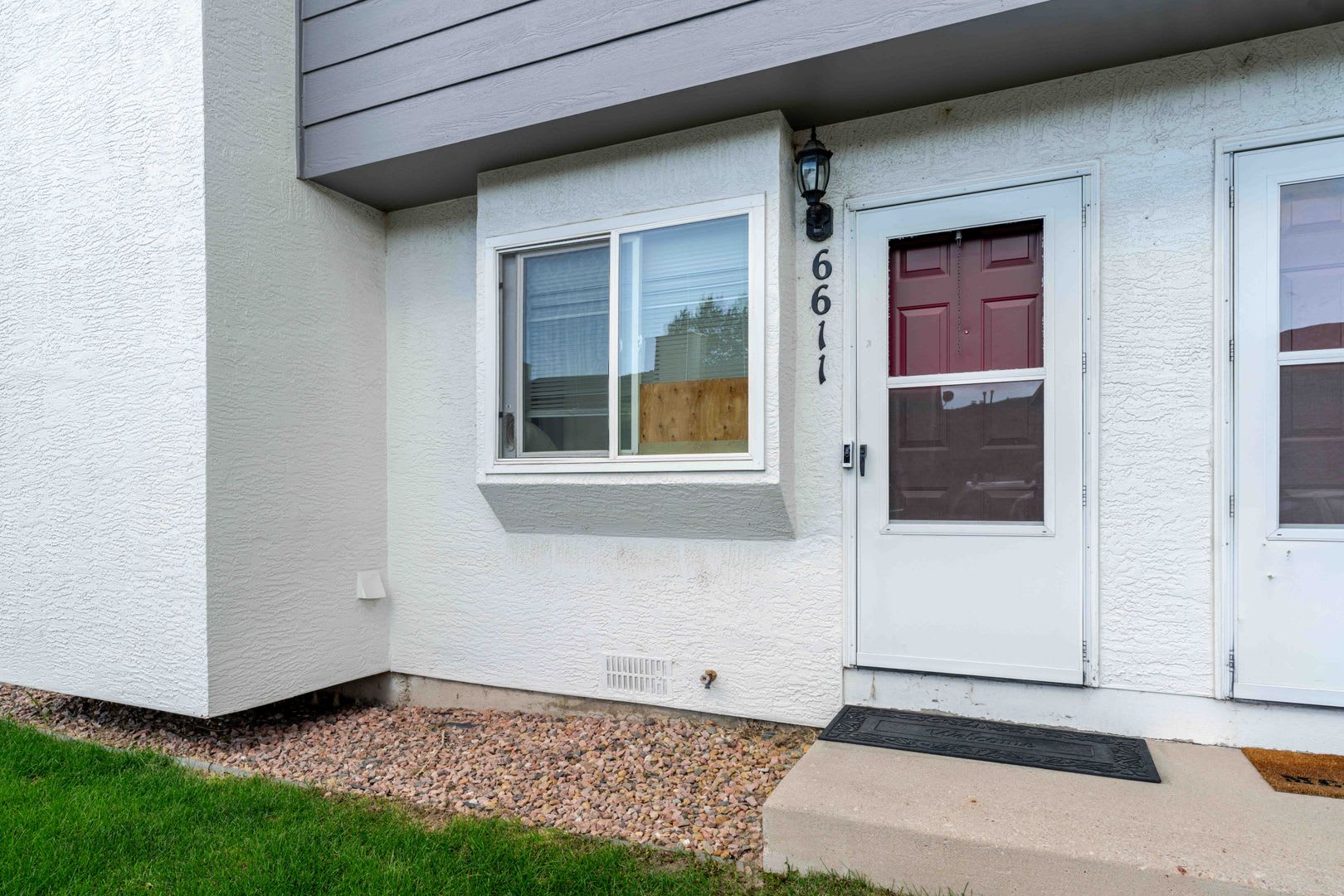 2-Bed 1.5-Bath townhome For Rent – photo 1