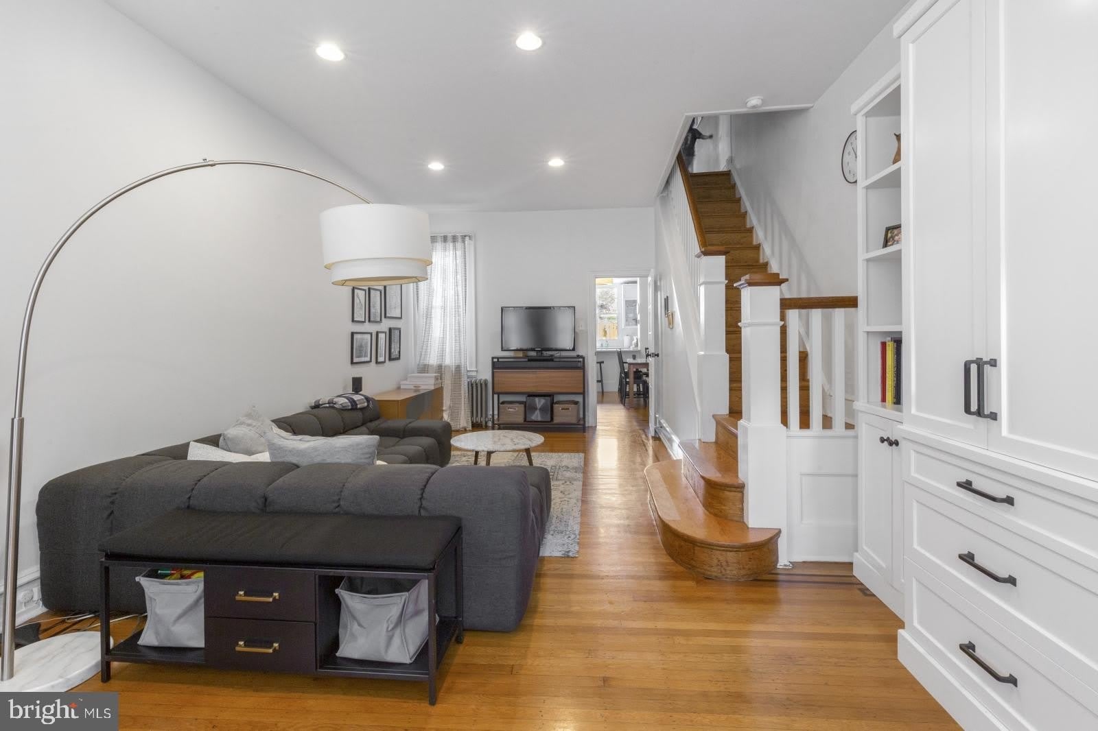 331 E THOMPSON Street – photo 4