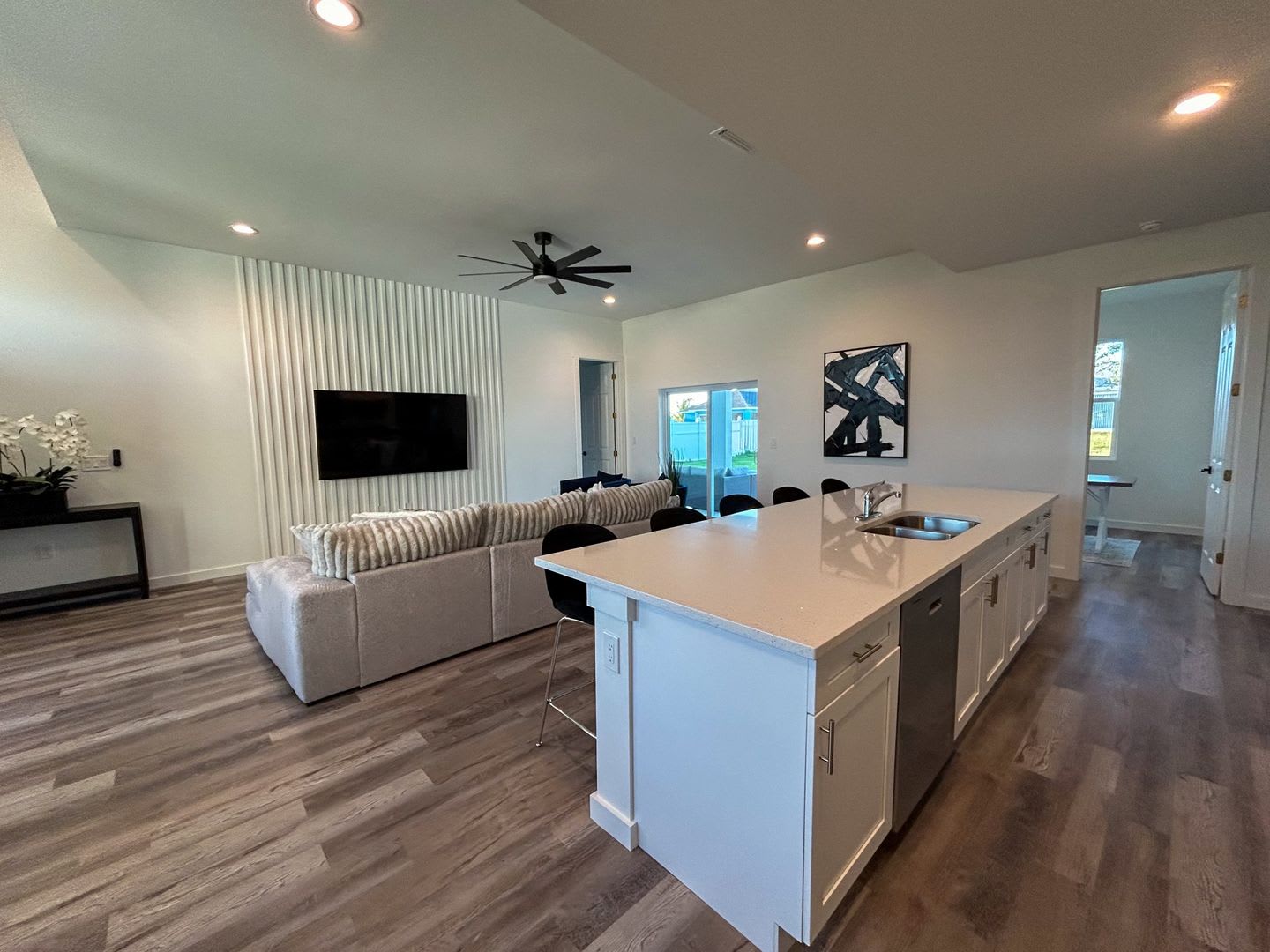 Stunning New Construction Home In Desirable Cape Coral Neighborhood Modern Design Spacious Layout And High End Features Throughout – photo 4