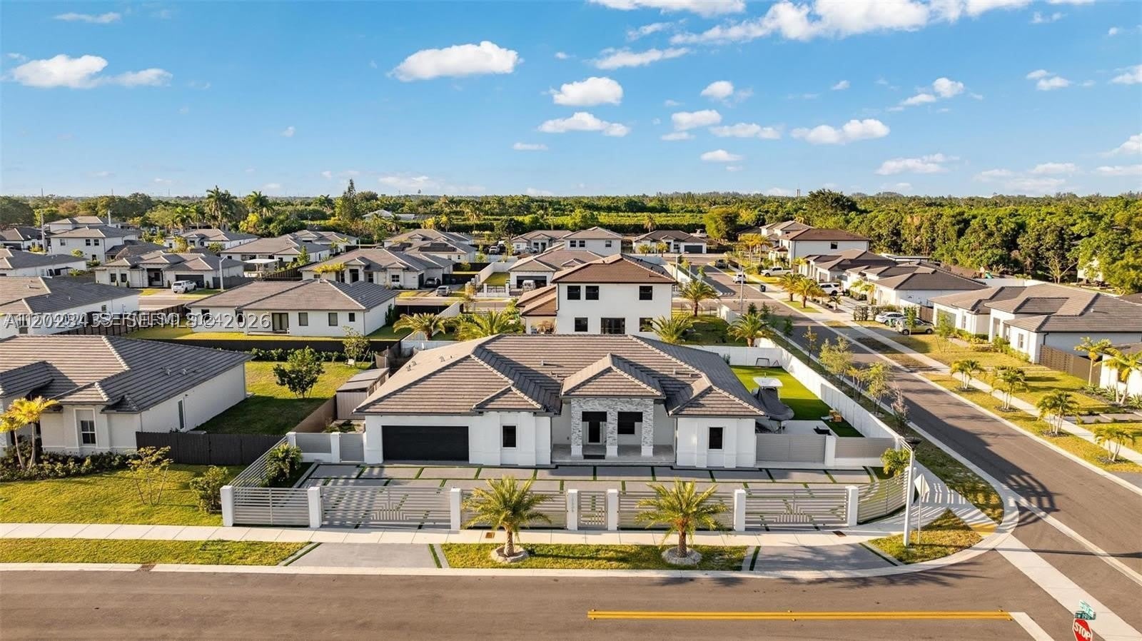 13305 SW 190th Ter – photo 2