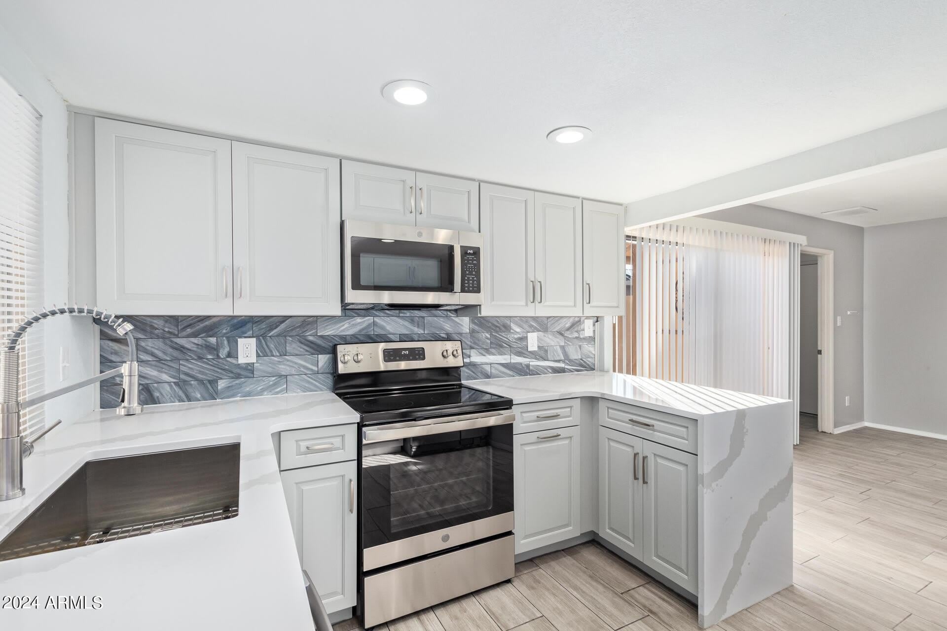 14237 N 41st Drive – photo 2