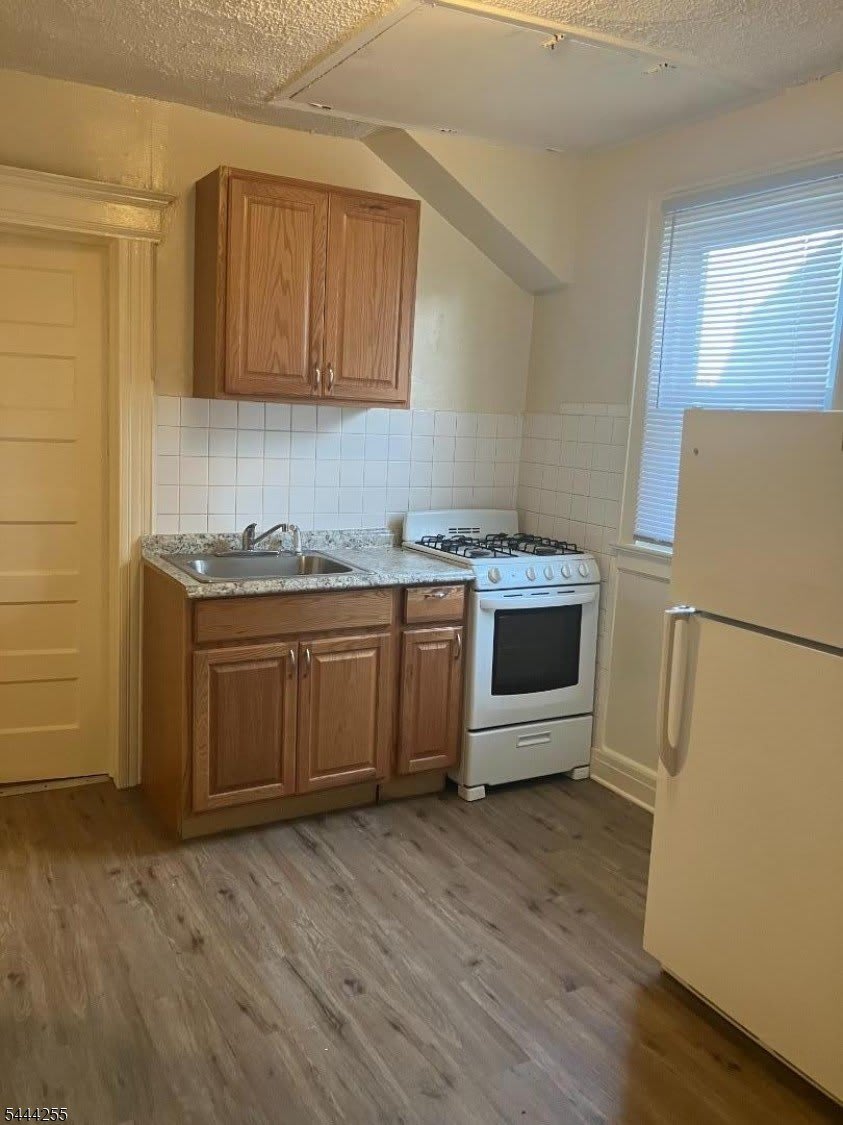 407 William St – photo 3