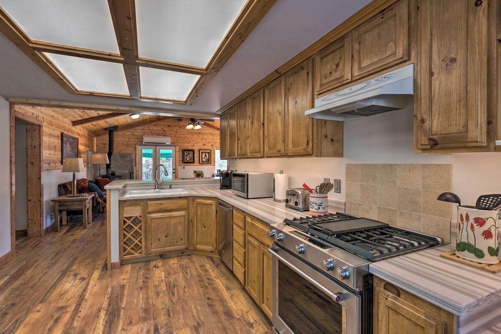 Gorgeous 2 Bed, 1.5 Bath Cabin Retreat on Big Creek – photo 5