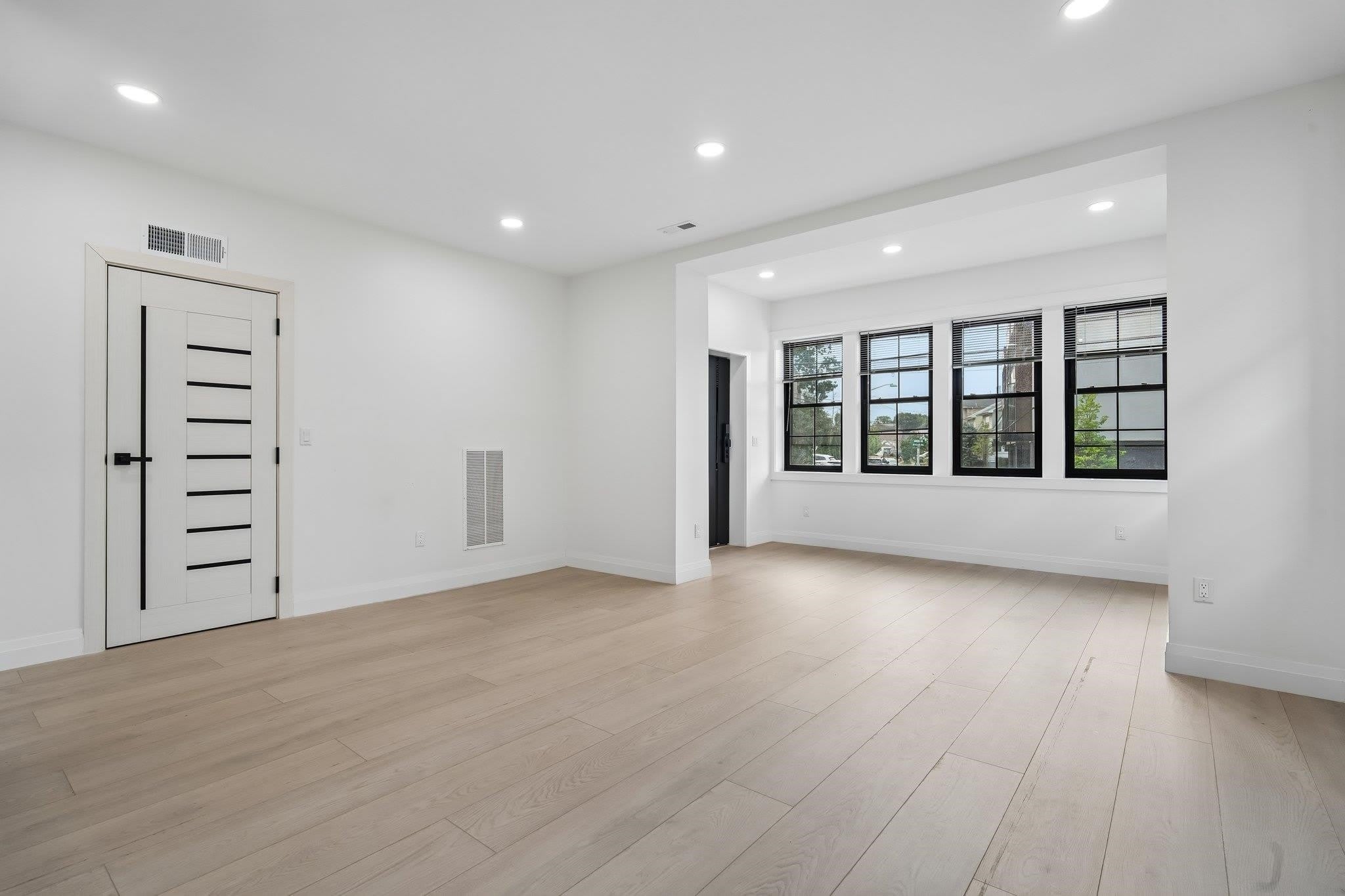 423 AURORA AVE – photo 2