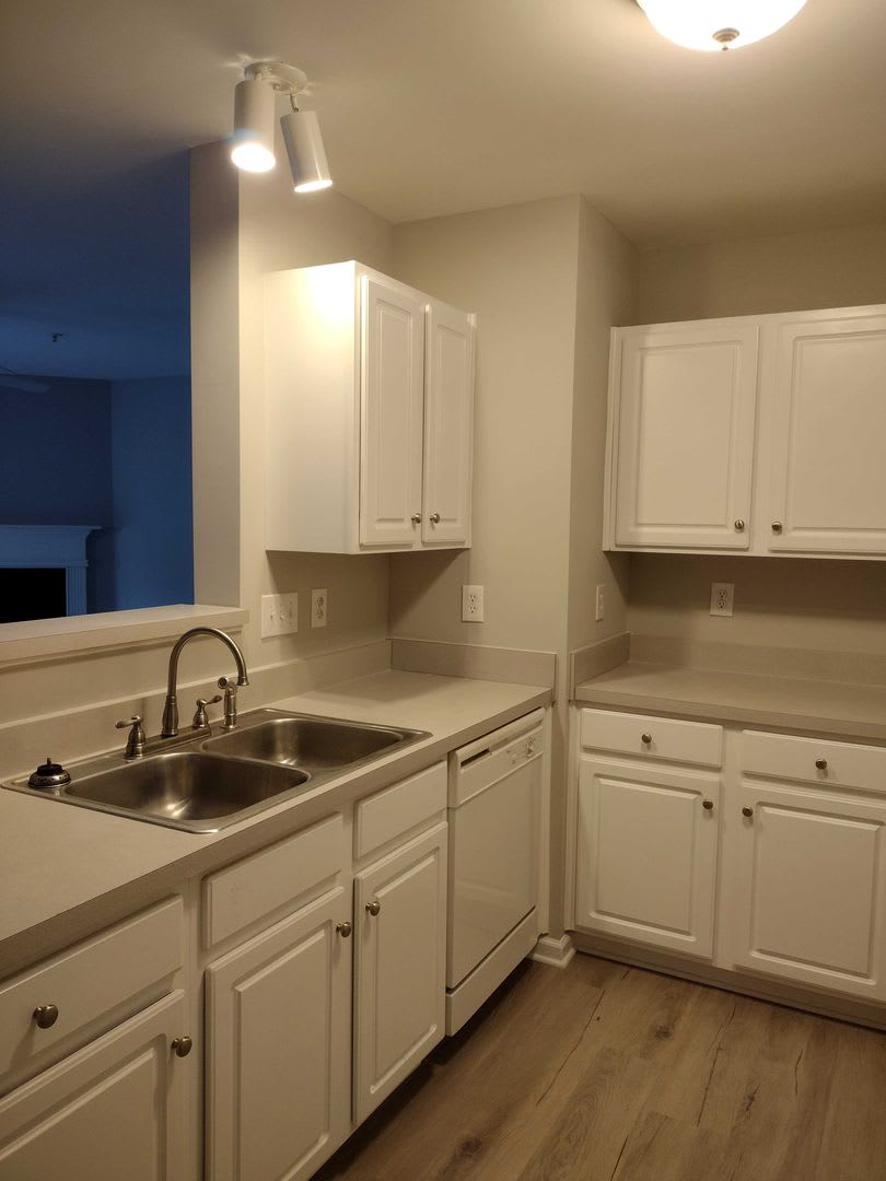 Beautiful Maintenance Free Main Level Condominium In Ivy Glen – photo 5