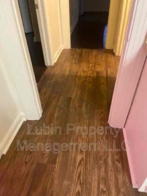 1230 E Mallory Ave – photo 2