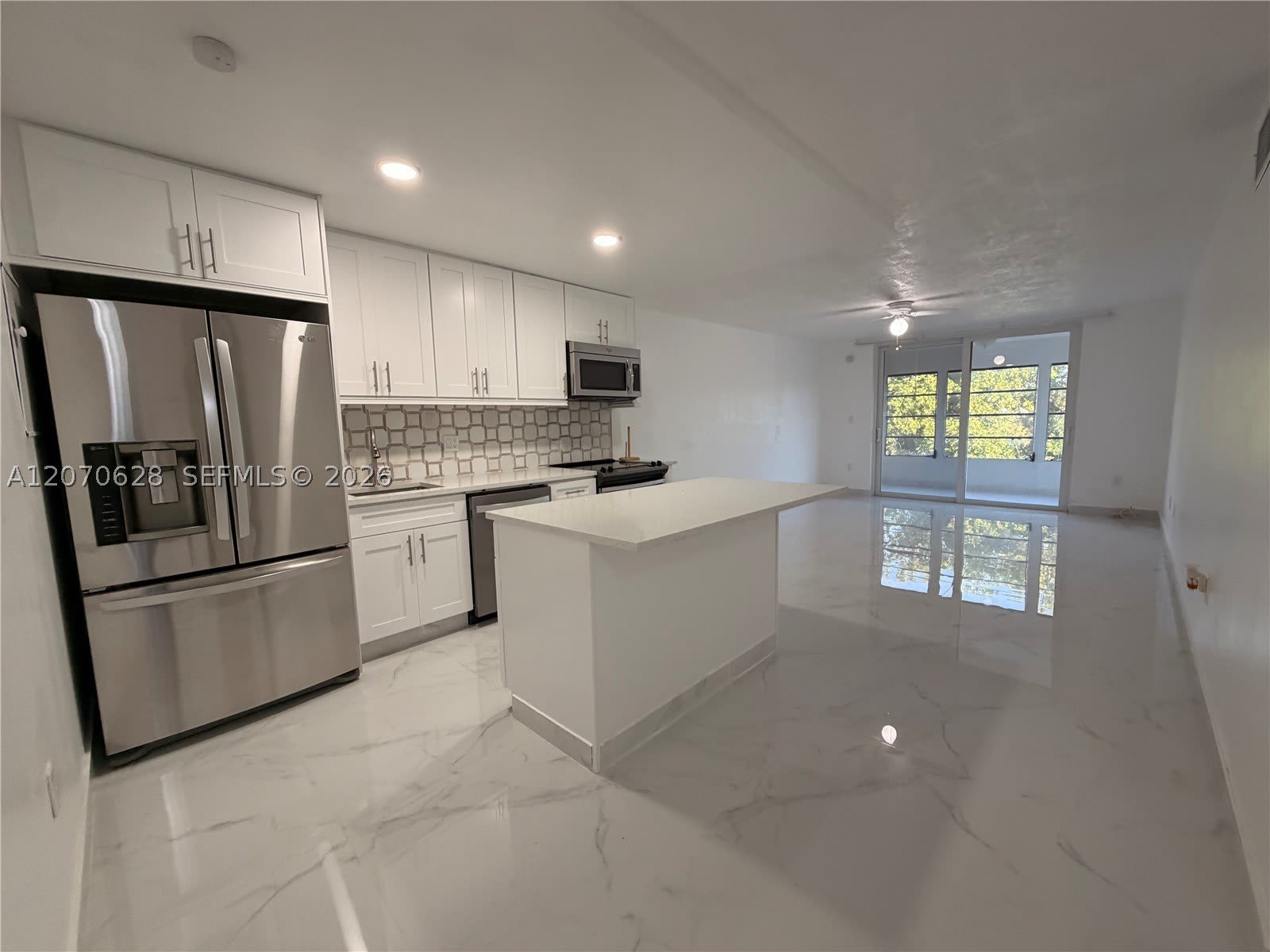 7000 NW 17th St – photo 1