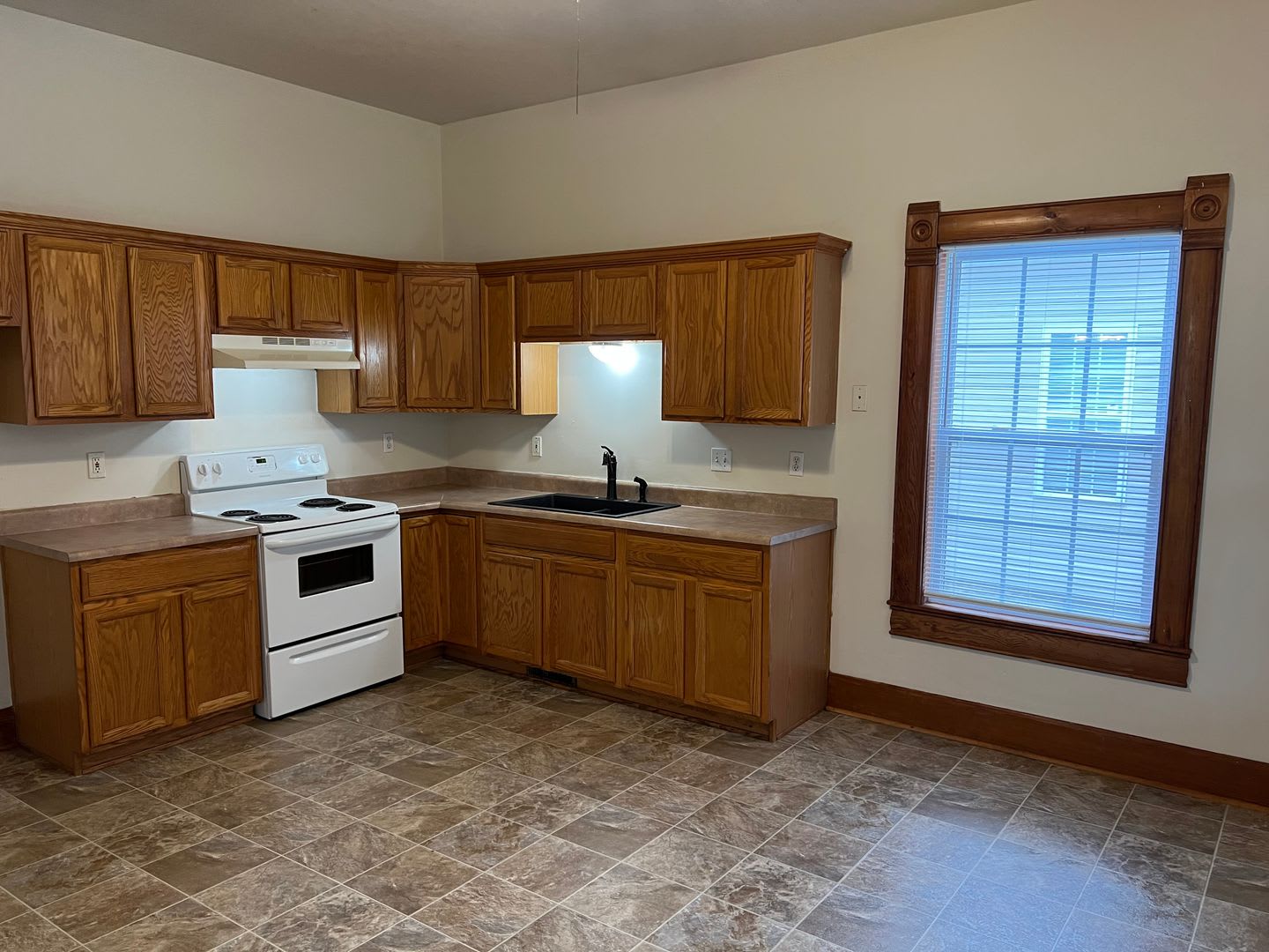 North Springfield 3 Bed / 1 Bath Available! – photo 4