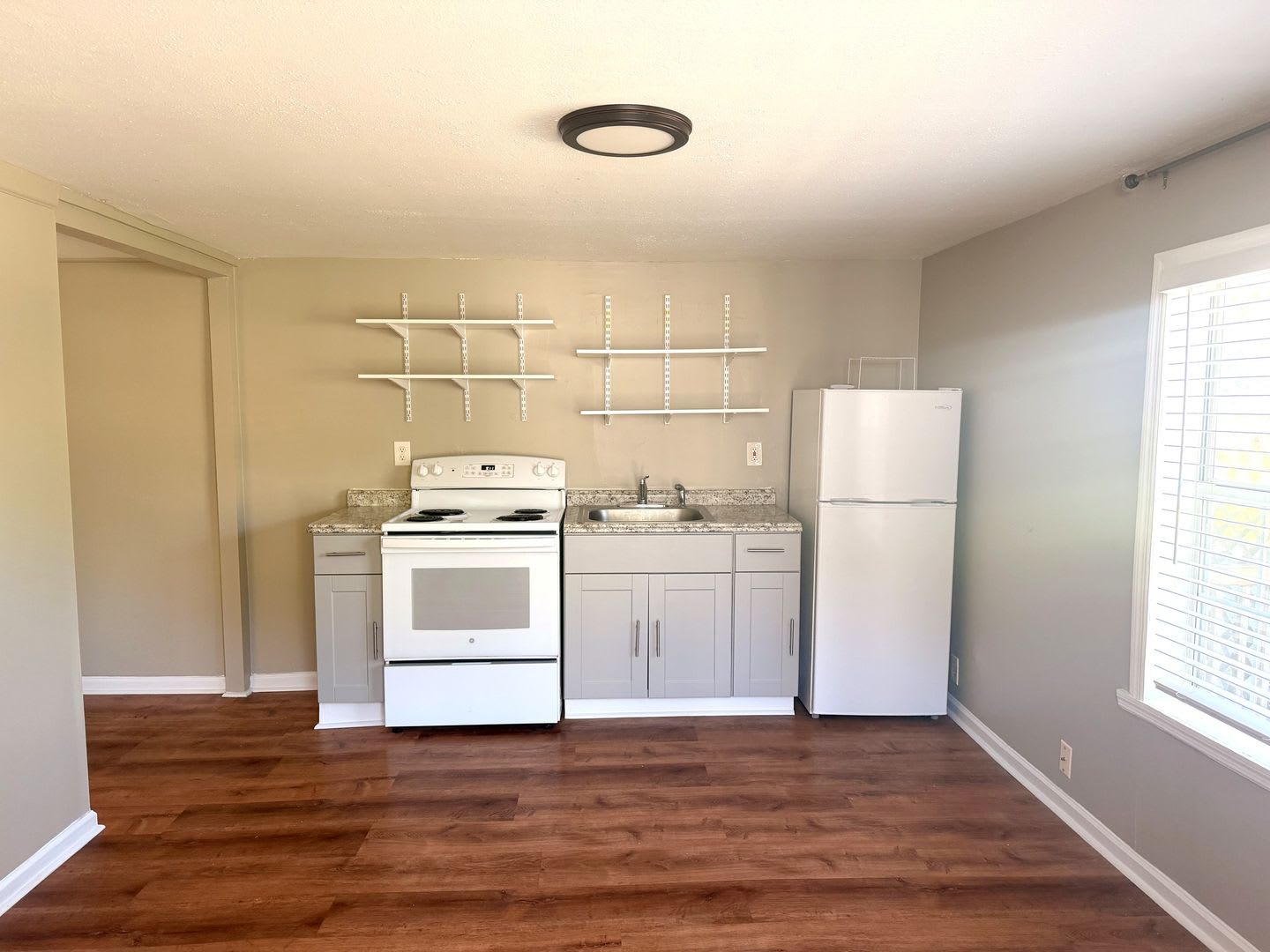 Newly Updated 1 Bed 1 Bath – photo 2