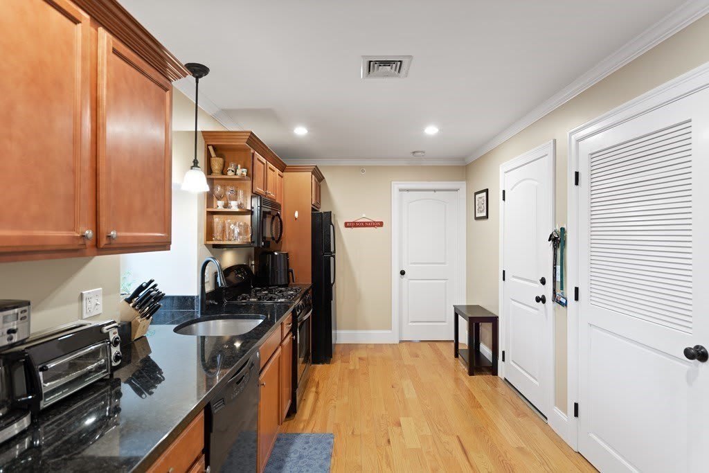 75 Pine St – photo 5