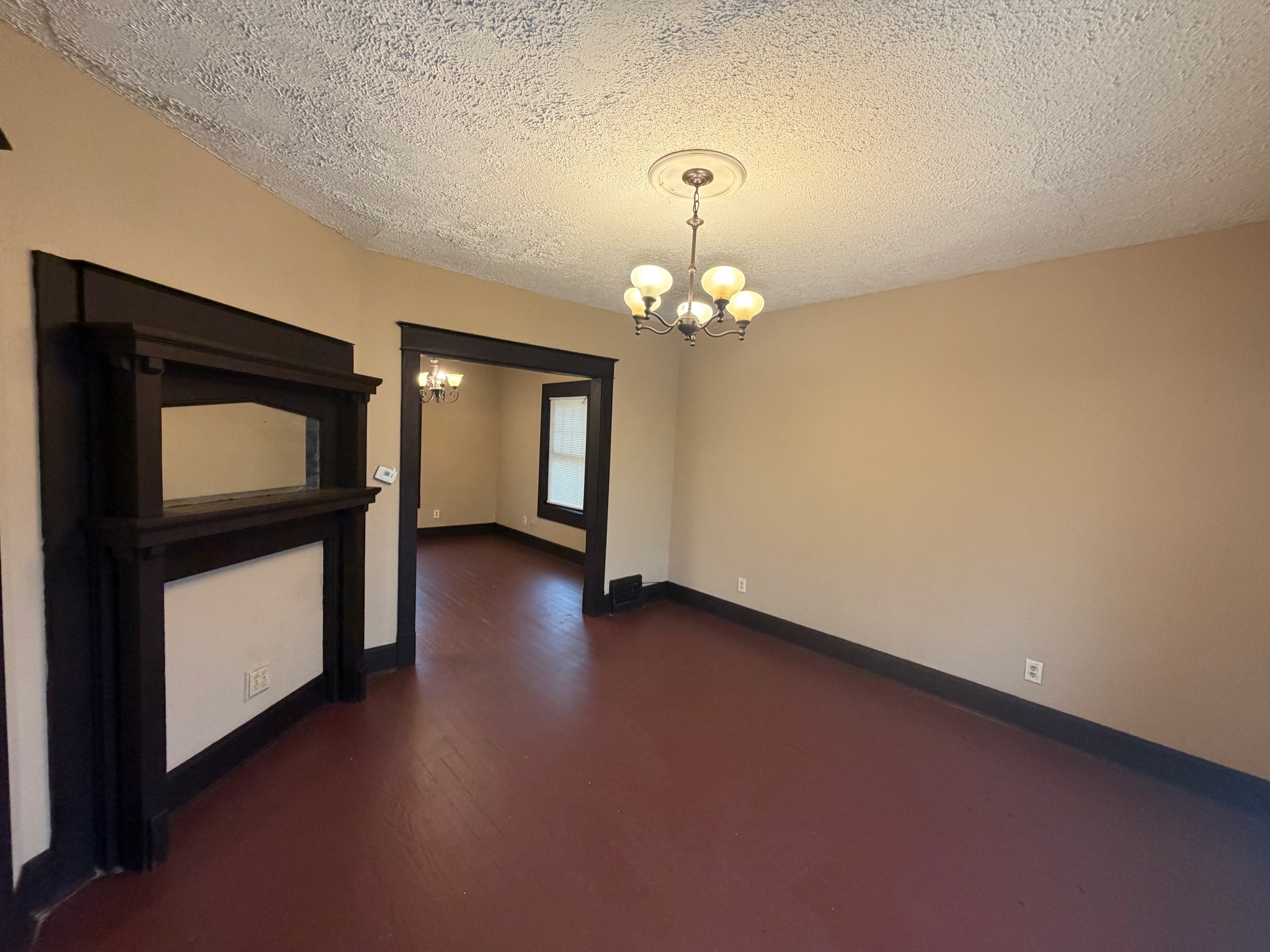 1820 Clarendon Avenue – photo 3
