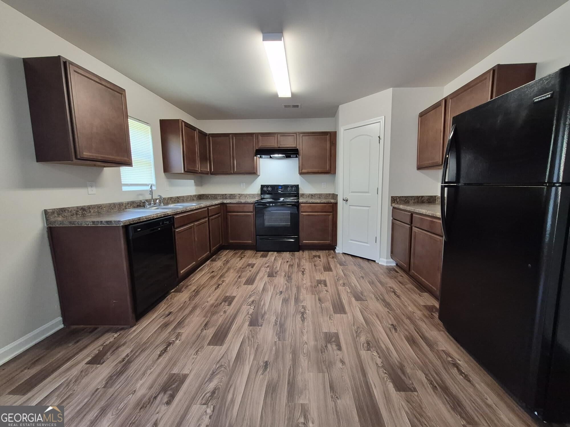 160 Kinsale Drive – photo 2