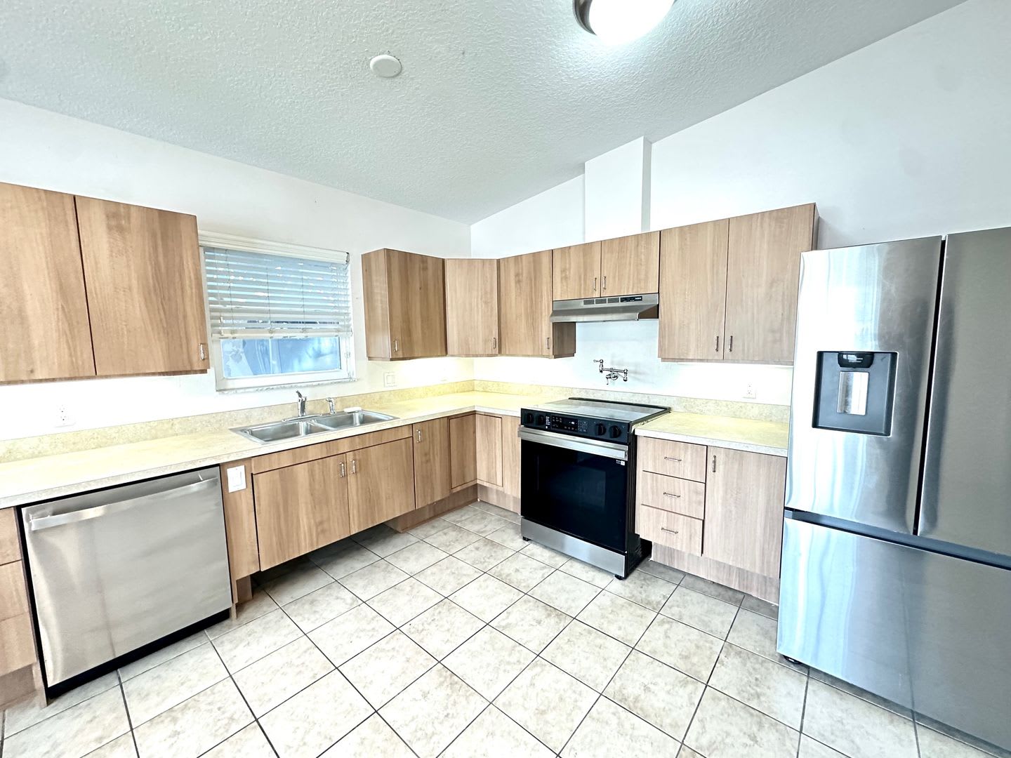 3BR/2BA Oasis with Chef's Kitchen, Private Suite, and Serene Outdoor Haven! – photo 3