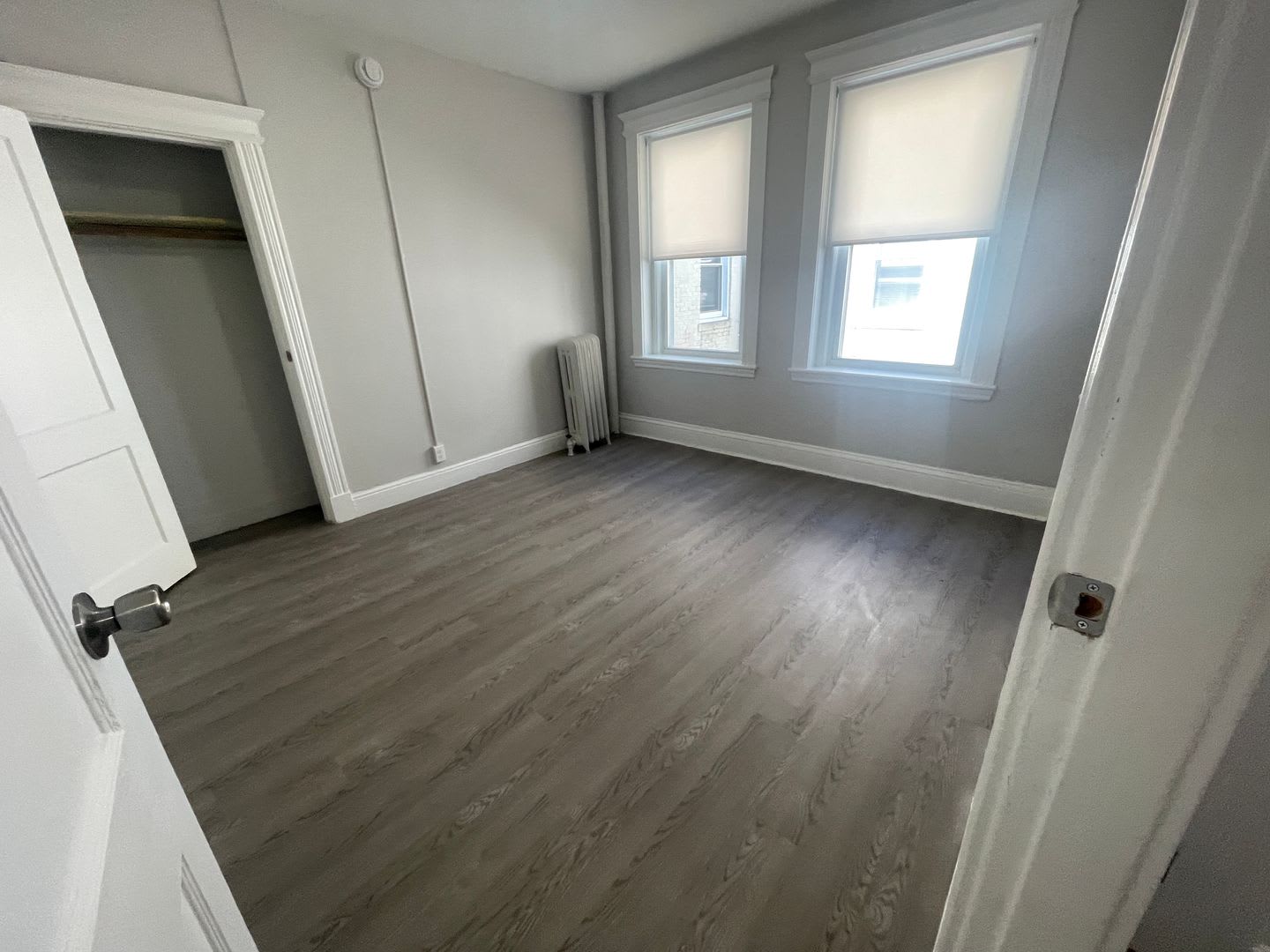 Brand New Studio Just Finished Heat Hw Inc No Fee Students Ok New Kit Bath Floors Paint – photo 3