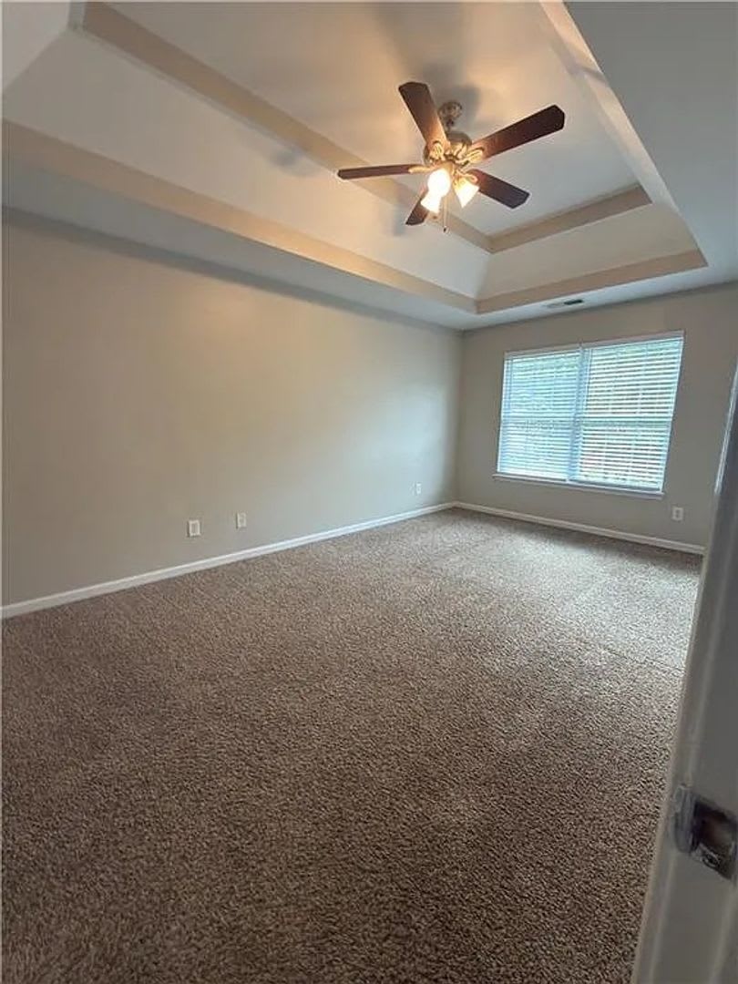 Room in 4 Bedroom Home in Snellville – photo 5