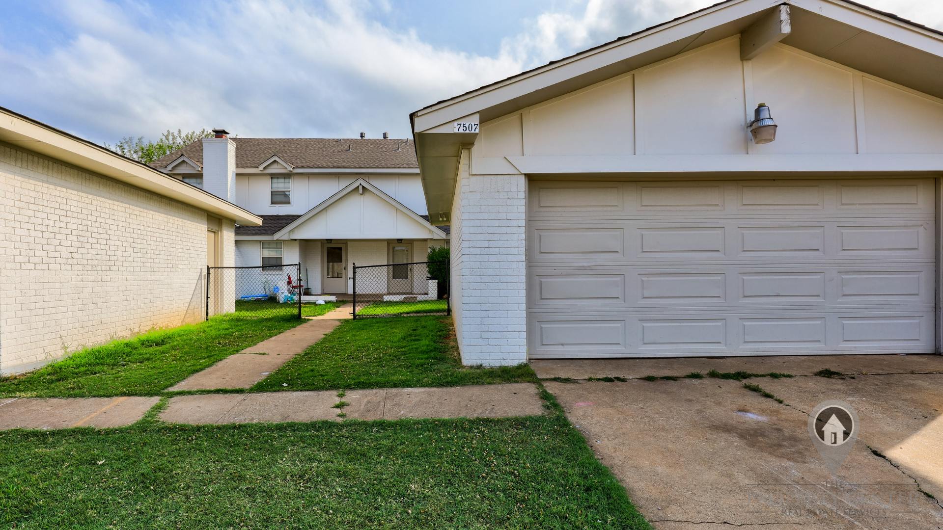 4 Bedroom,2.5 Bath and 2 Car Garage Duplex with Fireplace and Prime Location Near Lake Hefner – photo 3