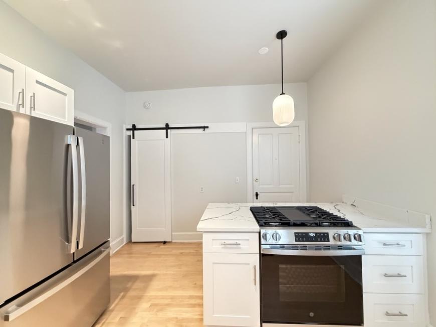1109 Roscoe – photo 4