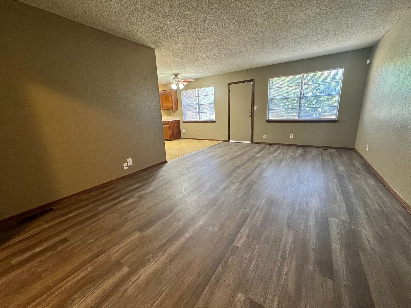 Adorable 3 bedroom 1.5 bathroom located in Tulsa Ok – photo 2