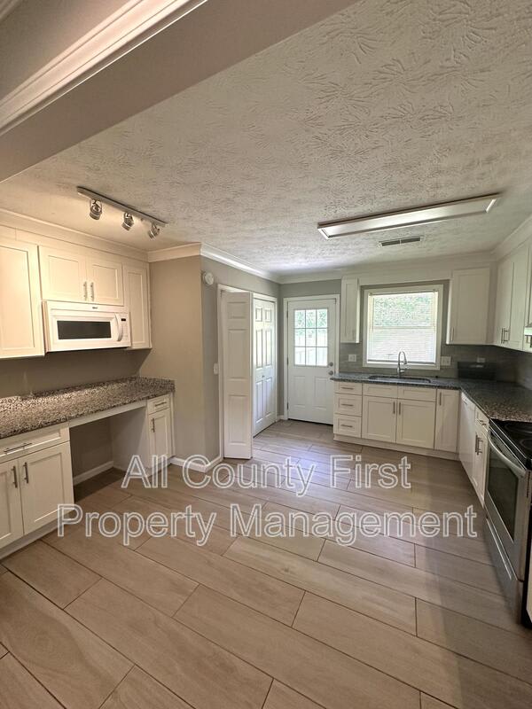 26 Paige St. – photo 3
