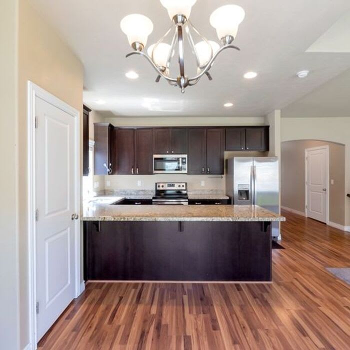 1848 Woodview Drive West – photo 5