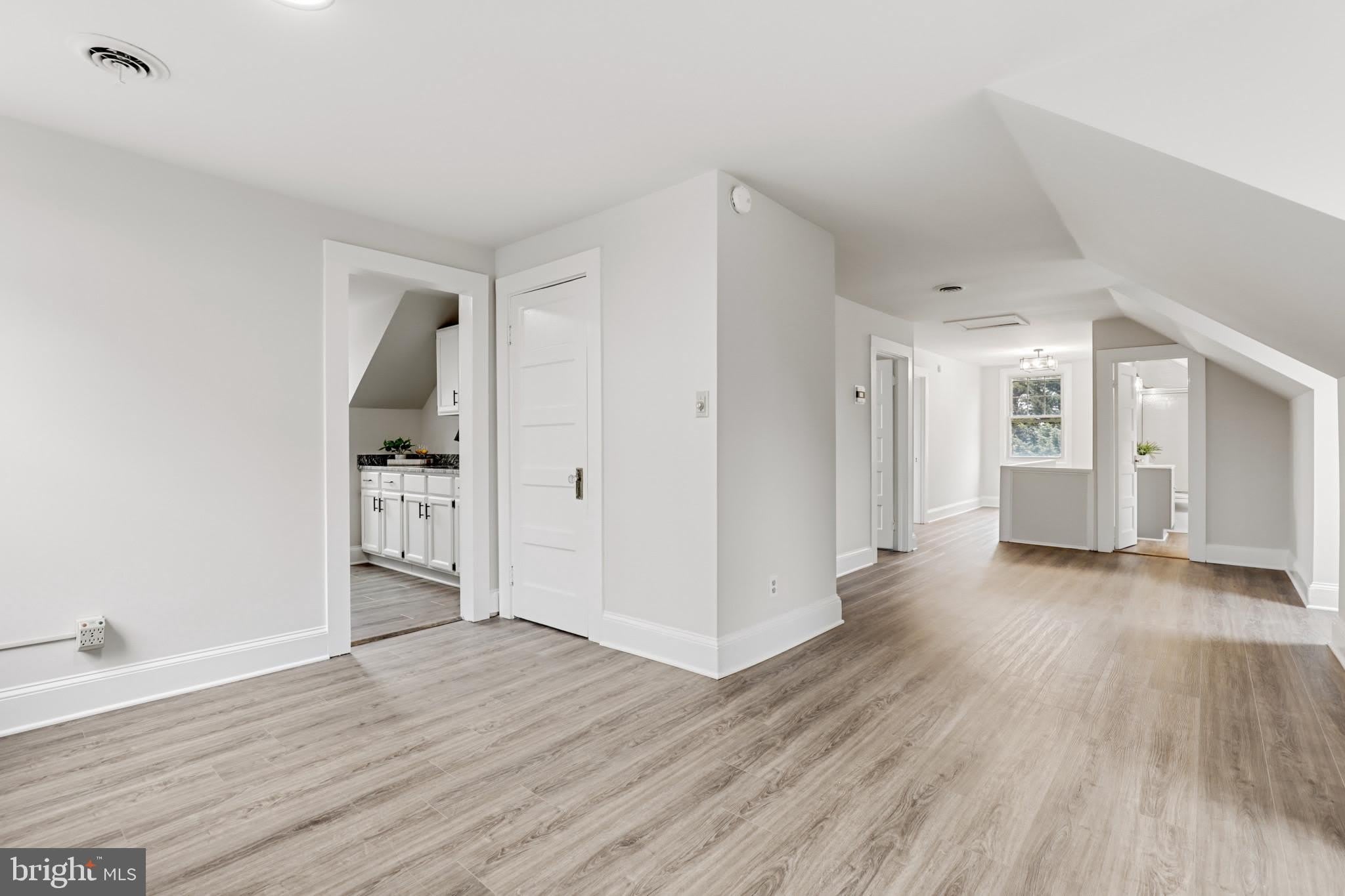 707 N Hickory Avenue – photo 3