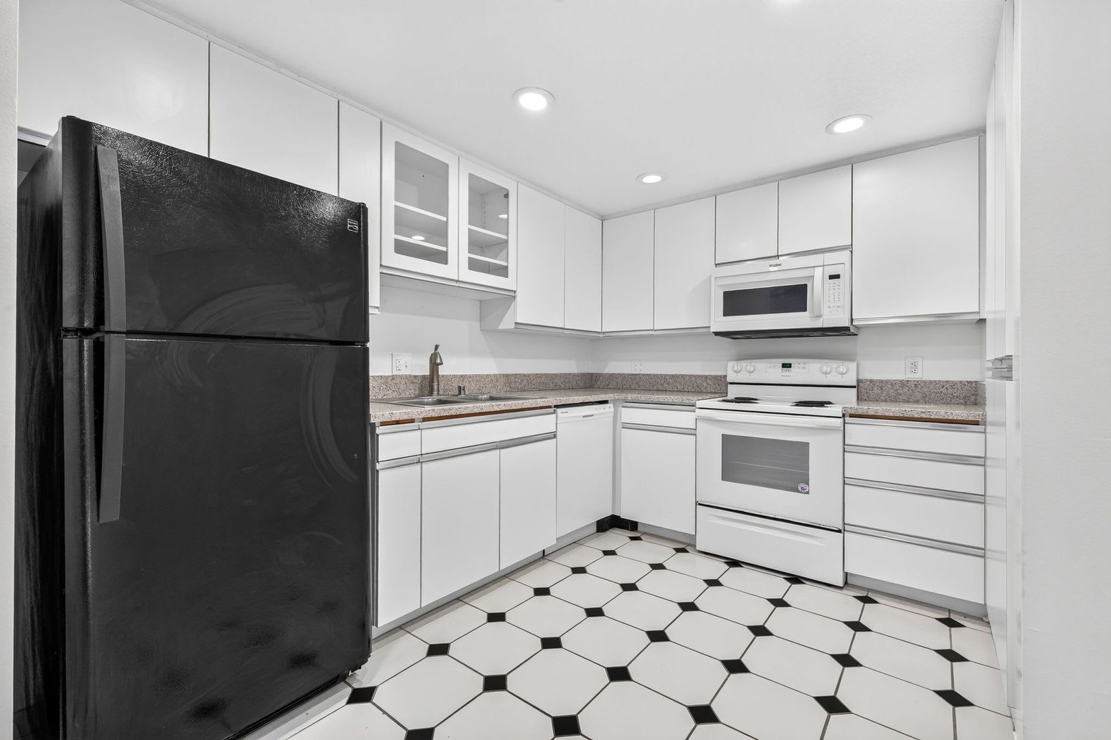 Coastal Condo in Gated Versailles Community – photo 5