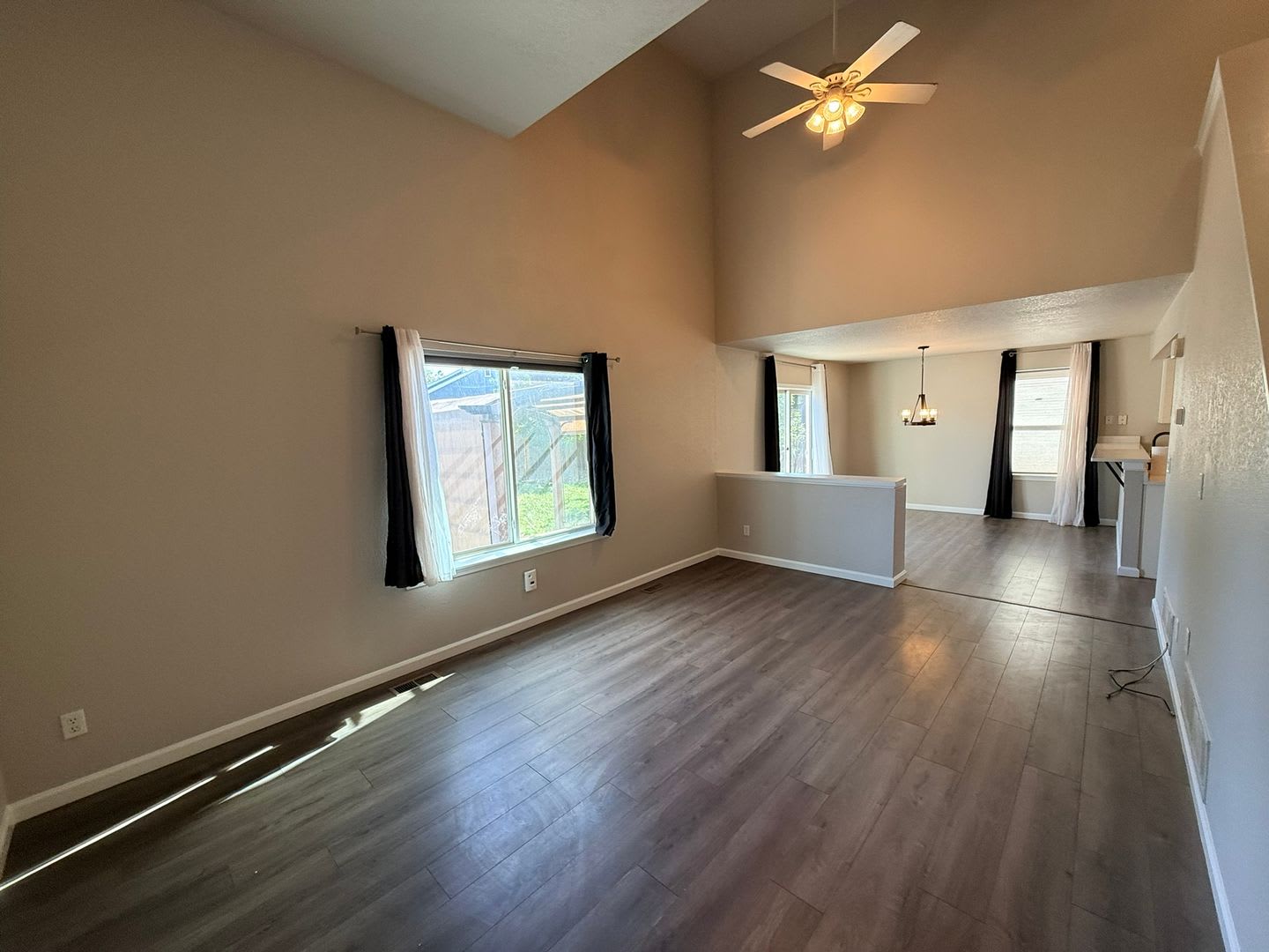 Updated 4 Bed 3 5 Bath 2 Car Home In Settlers Village – photo 4