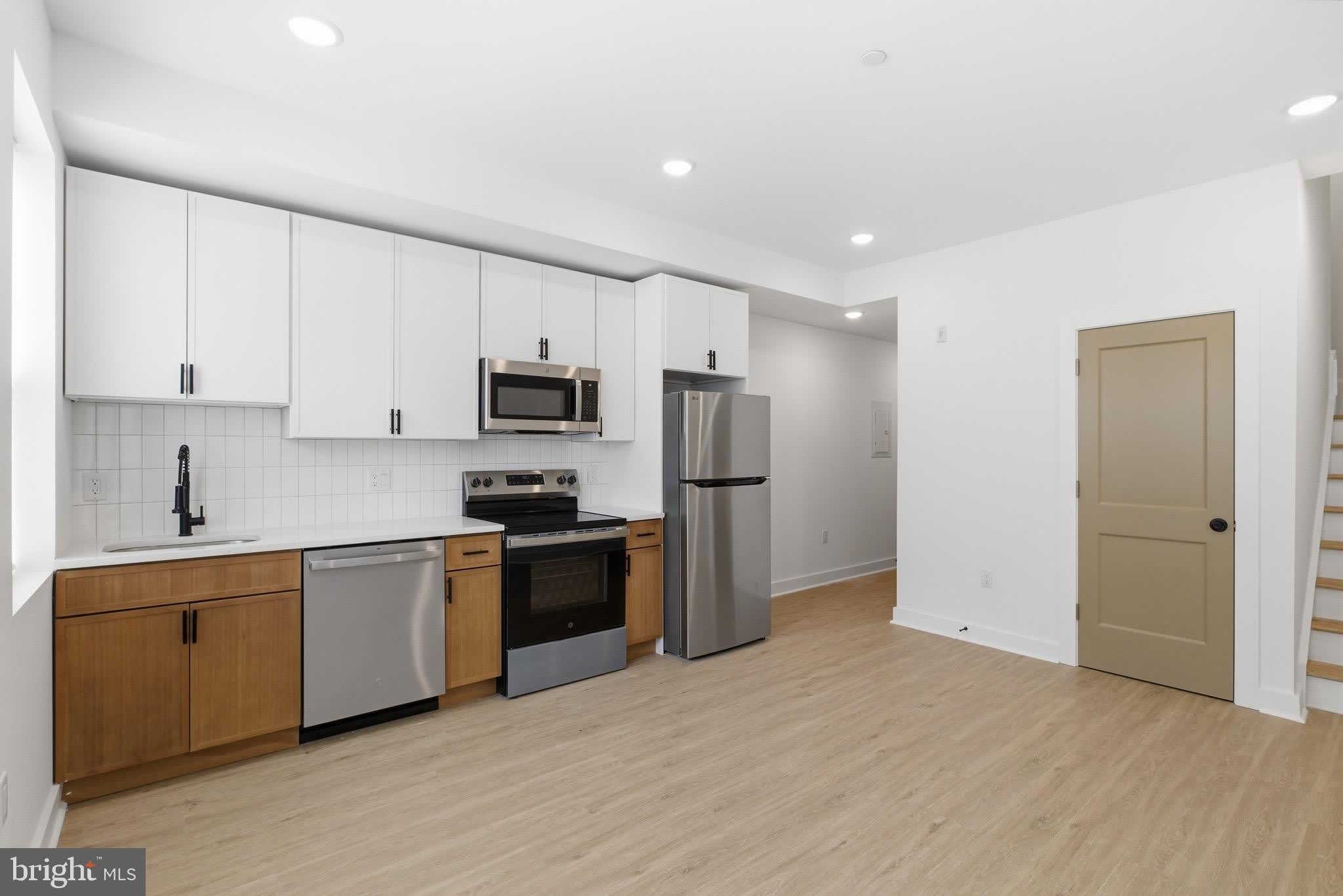 4021 BROWN Street – photo 2