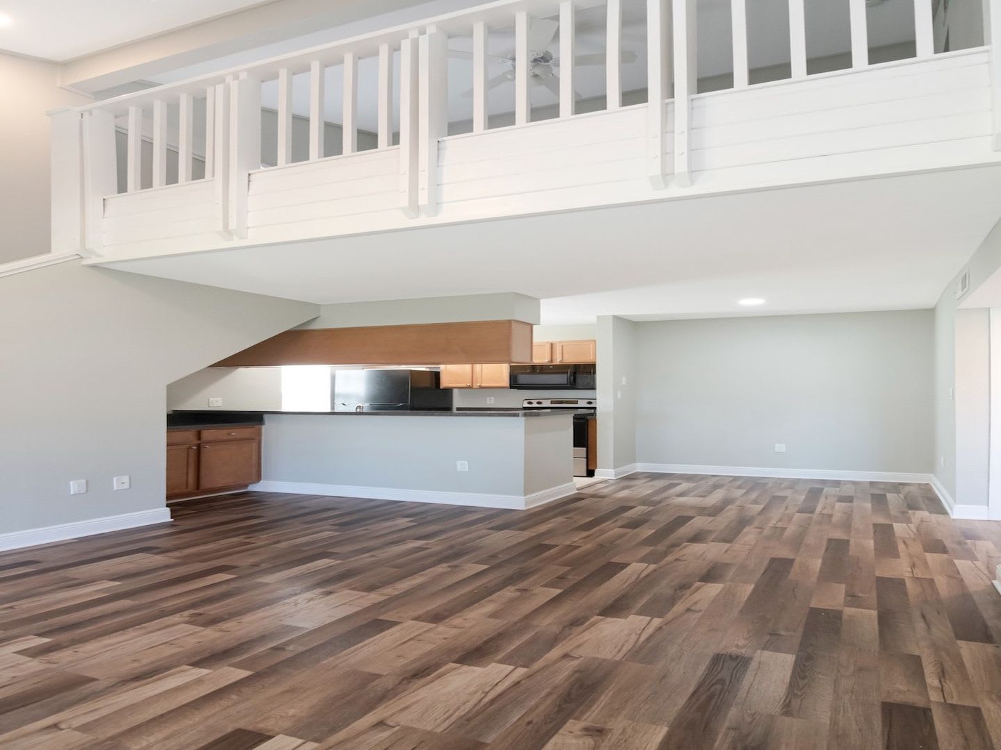 2 2 Town Home Located Within Park Lake Condominiums – photo 4