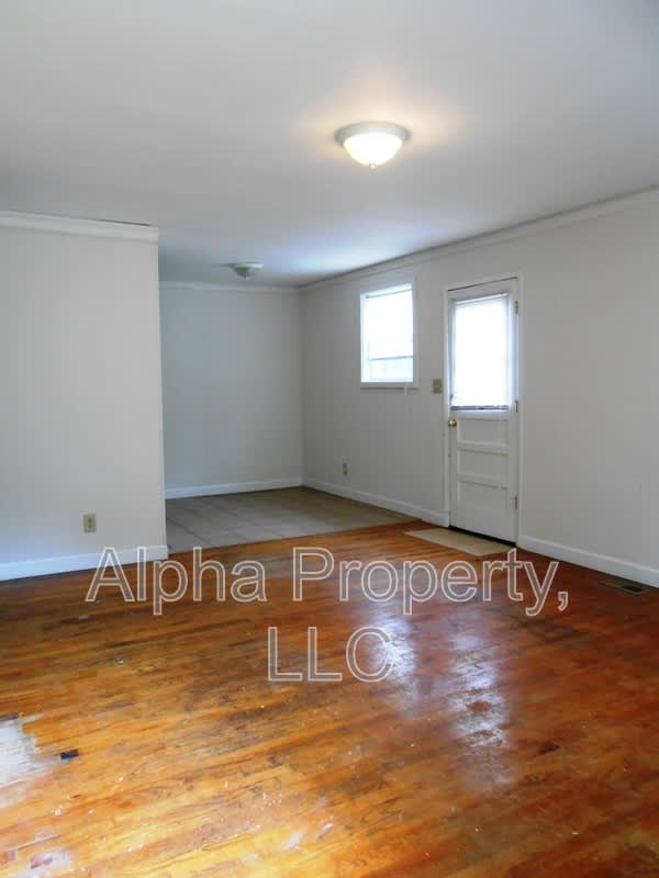 212 Campbell Ave – photo 2