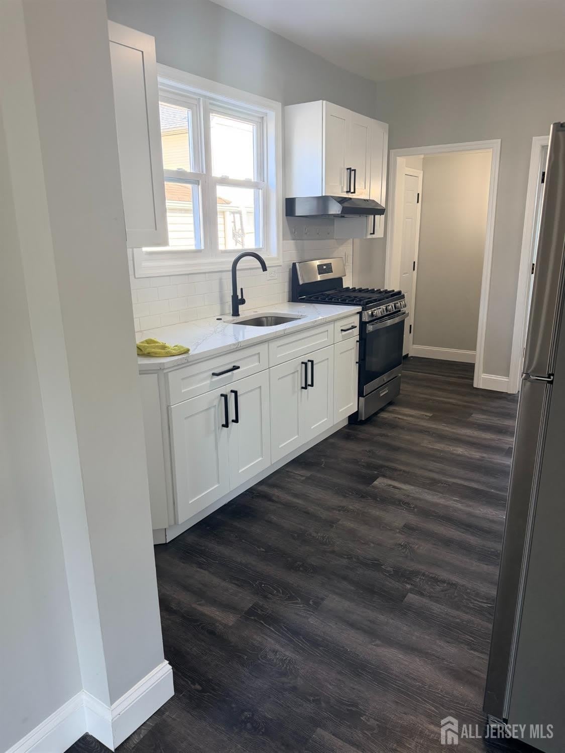 612 Johnstone Street – photo 4