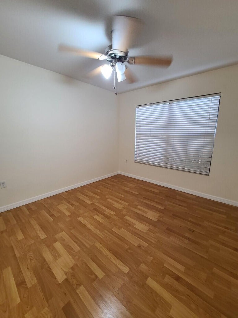 1547 Lake Crystal Dr – photo 2