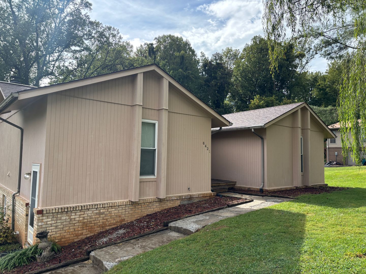 6421 Orchard View Lane, Roanoke, VA 3 Bedrooms and 2 Baths in Sugarloaf Hills – photo 3