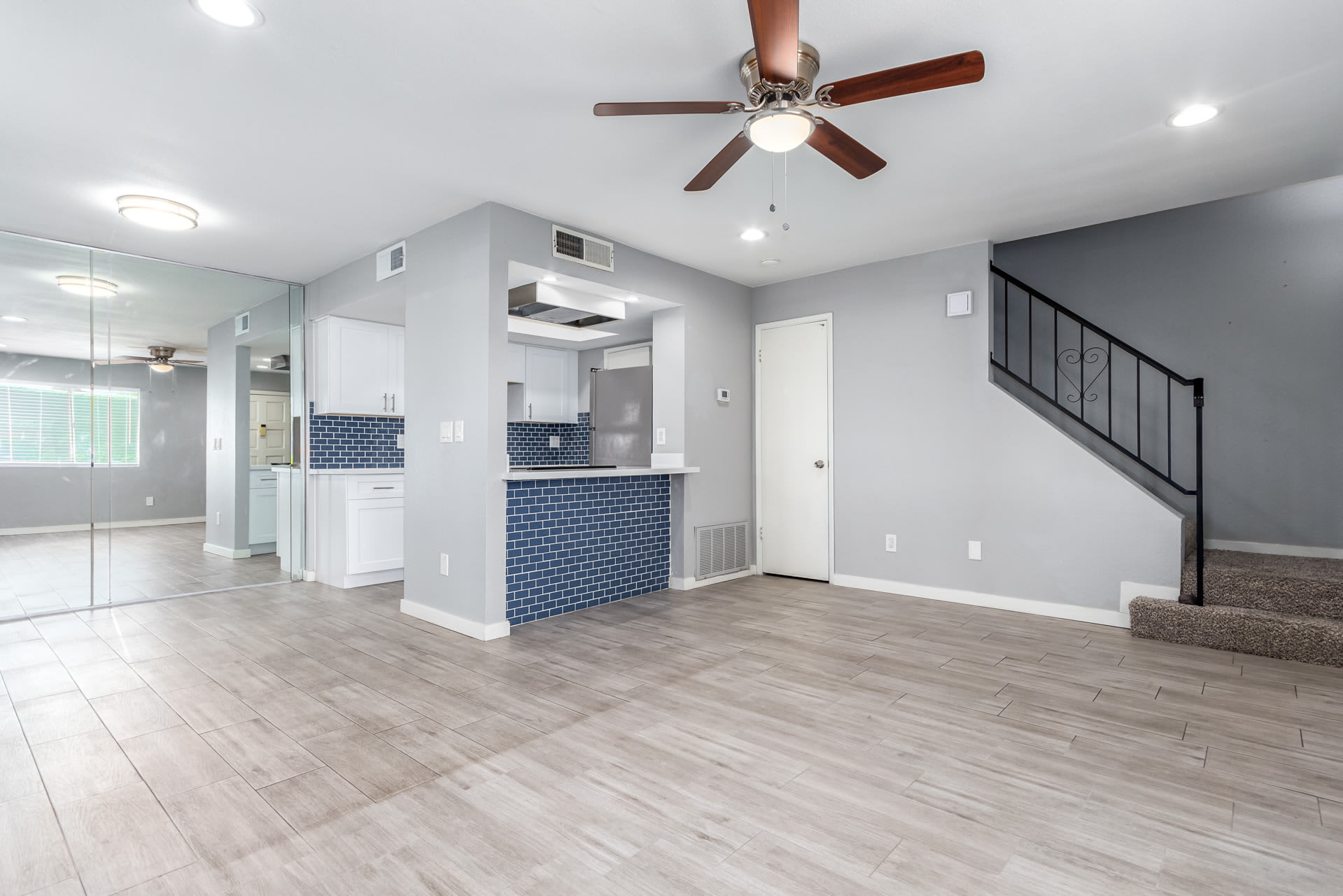 10227 North 7th Place – photo 4