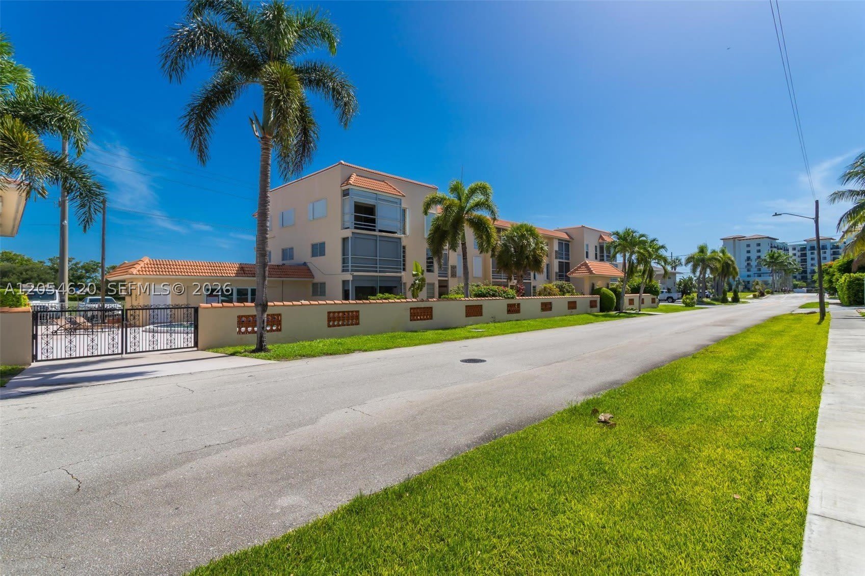331 SW 8th St – photo 4