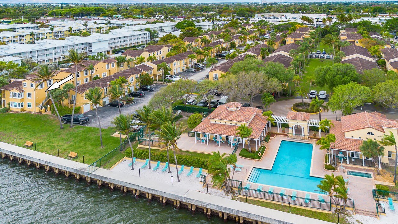 1060 Lake Shore Drive – photo 3