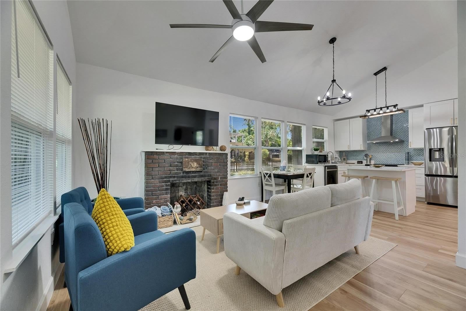 1021 E 25Th Avenue – photo 3