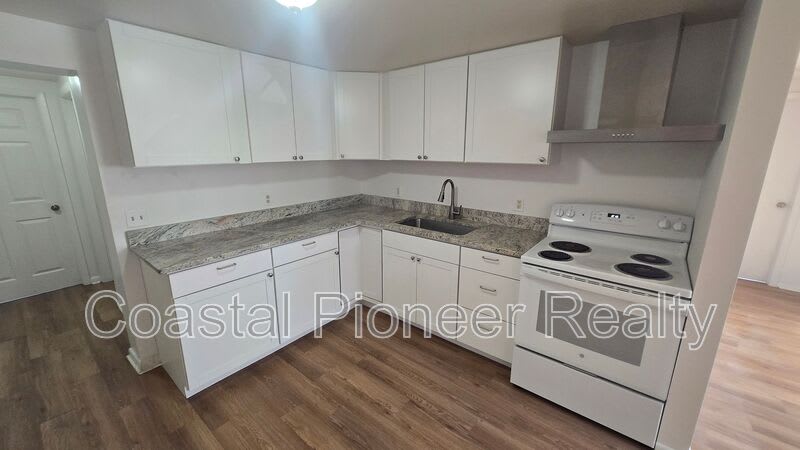 8819 W Robson St – photo 3
