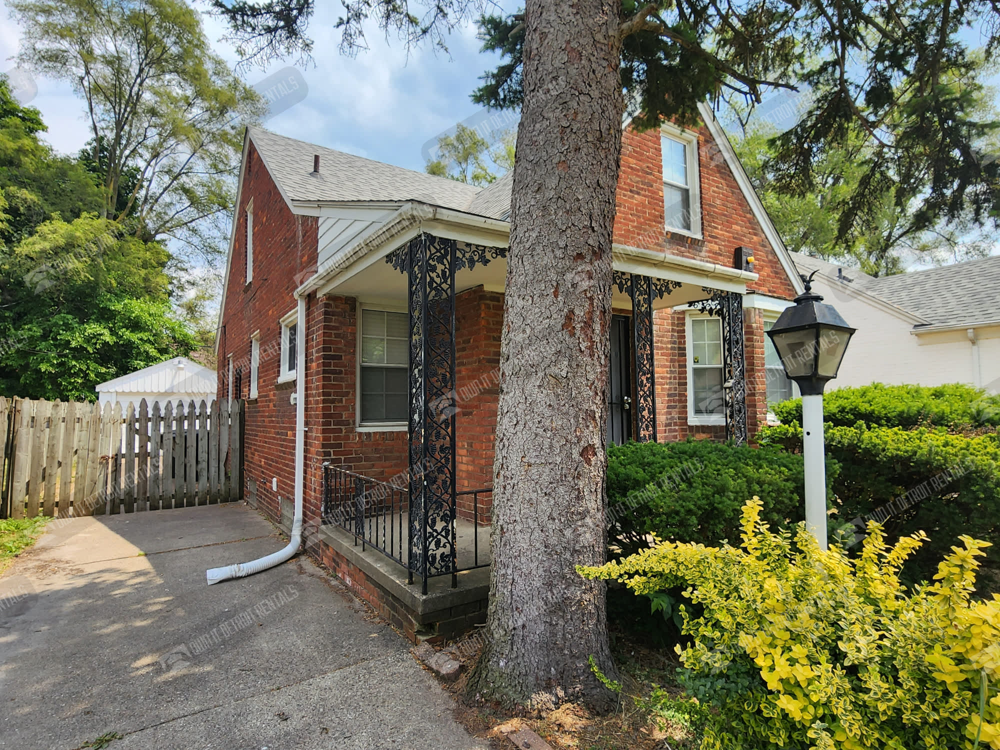 18492 Gilchrist St – photo 2