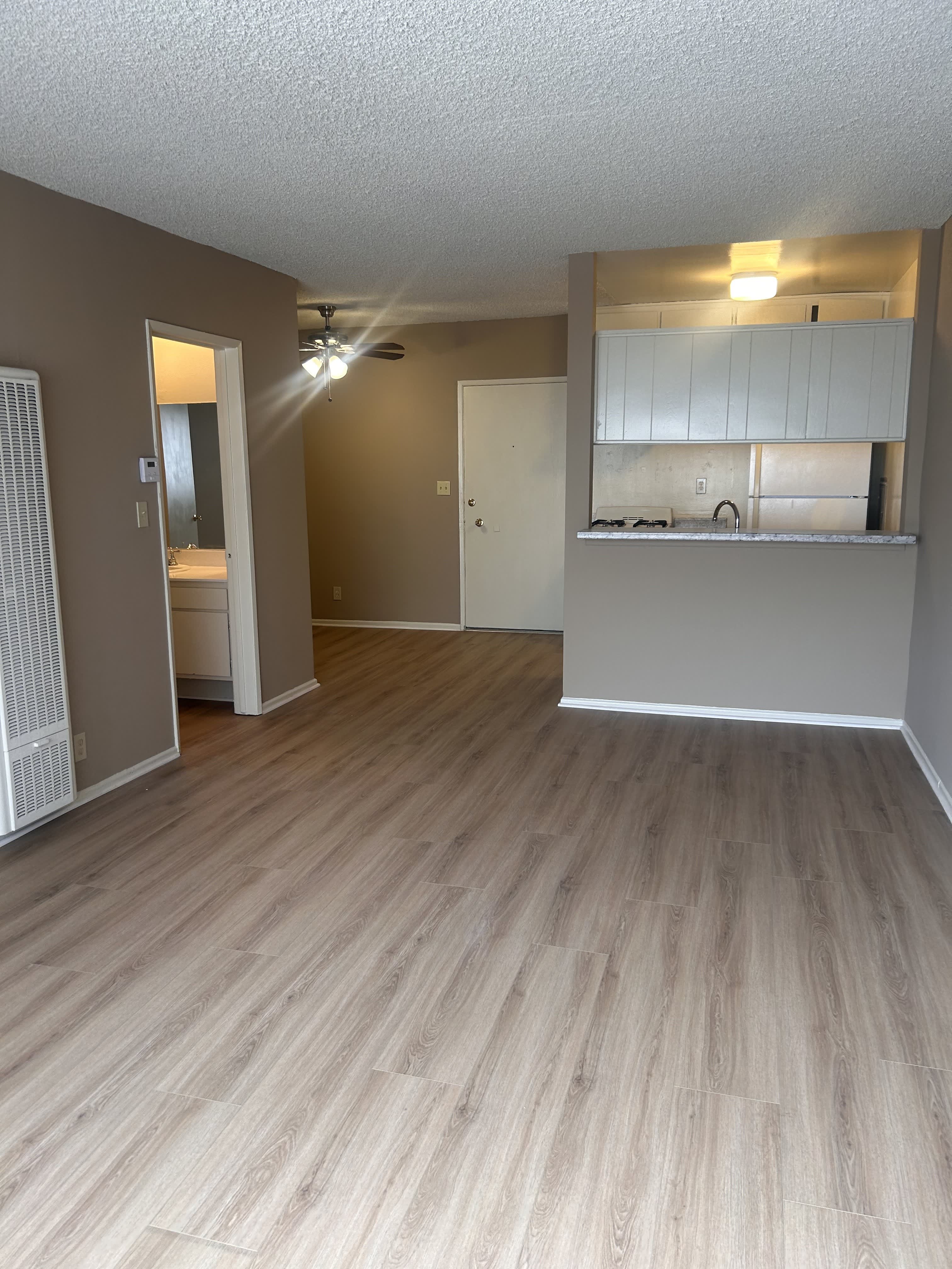 11840 Chandler Boulevard – photo 2
