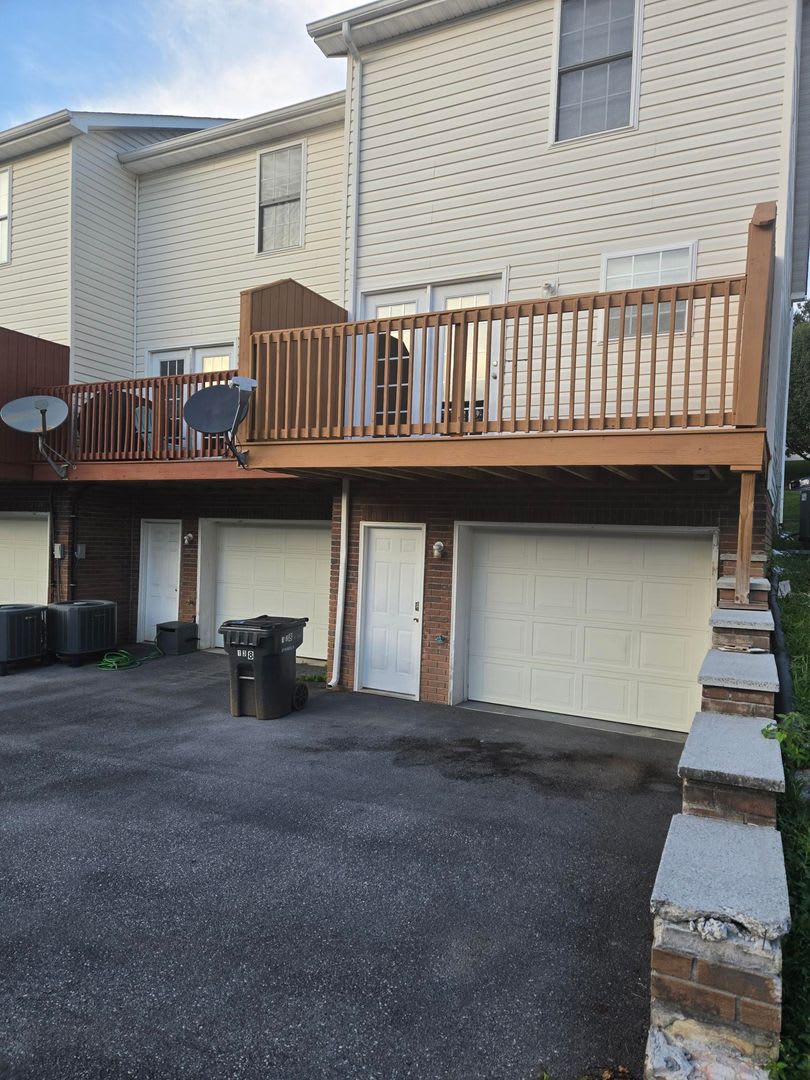 Spacious 2-Bedroom Townhome – End Unit with Private Deck & Garage – photo 3