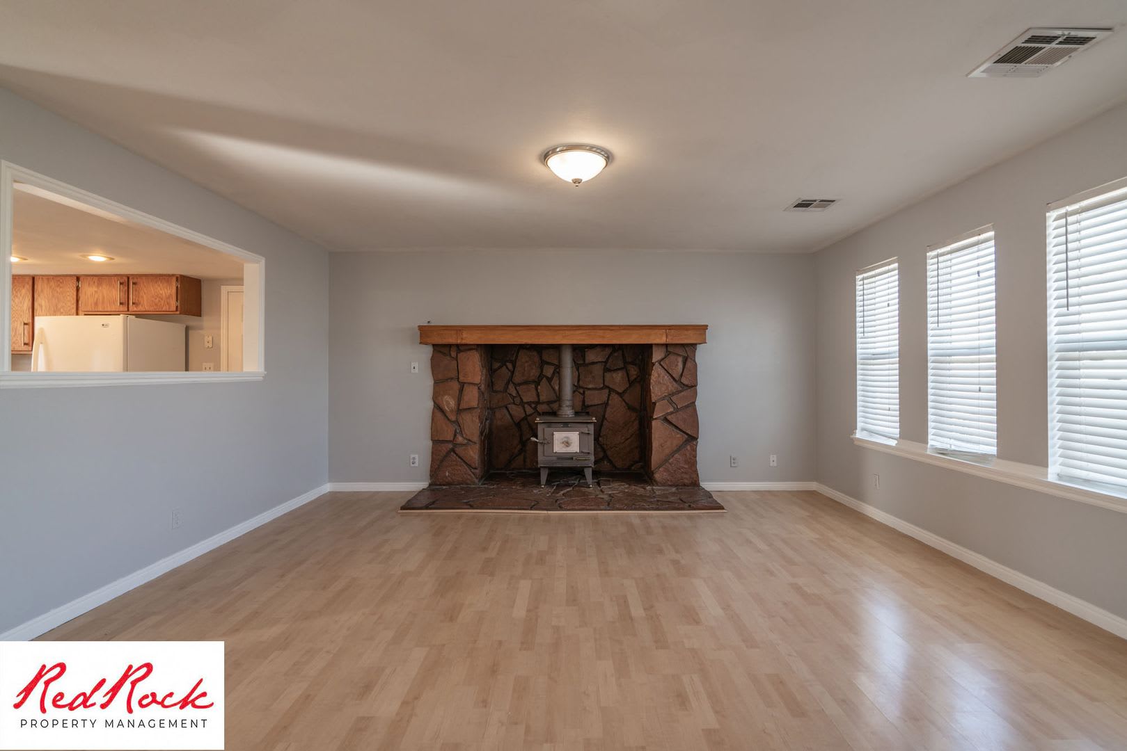 Bright & Spacious 3 Bedroom Home in Washington – photo 1