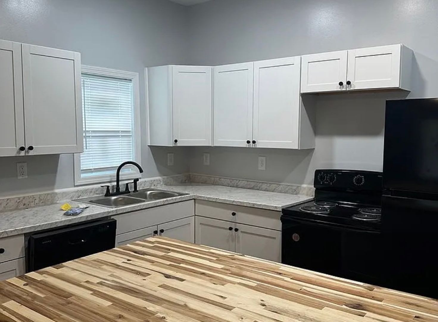 Now Leasing Newly Renovated 1 Bedroom House – photo 1