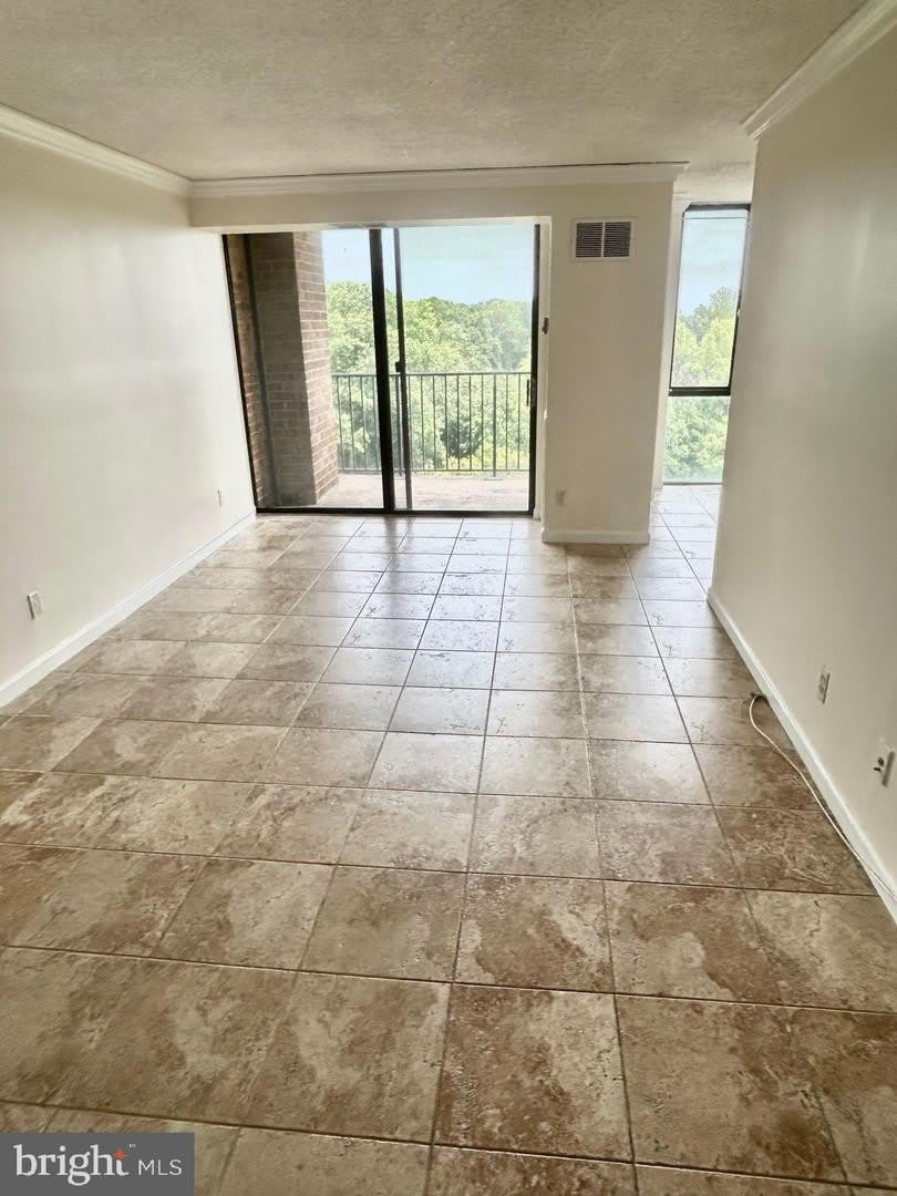 2311 Pimmit Dr 1205 – photo 2