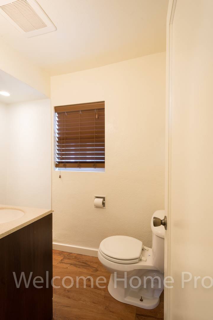 Small 2 Bedroom Home In Convenient Location – photo 5
