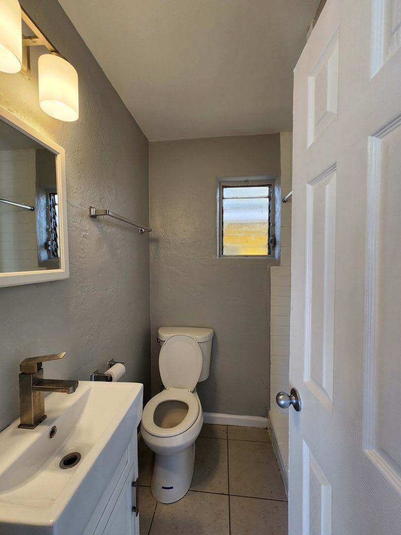 * HALF OFF 1ST MONTH'S RENT WITH 13 MONTH LEASE * – photo 3