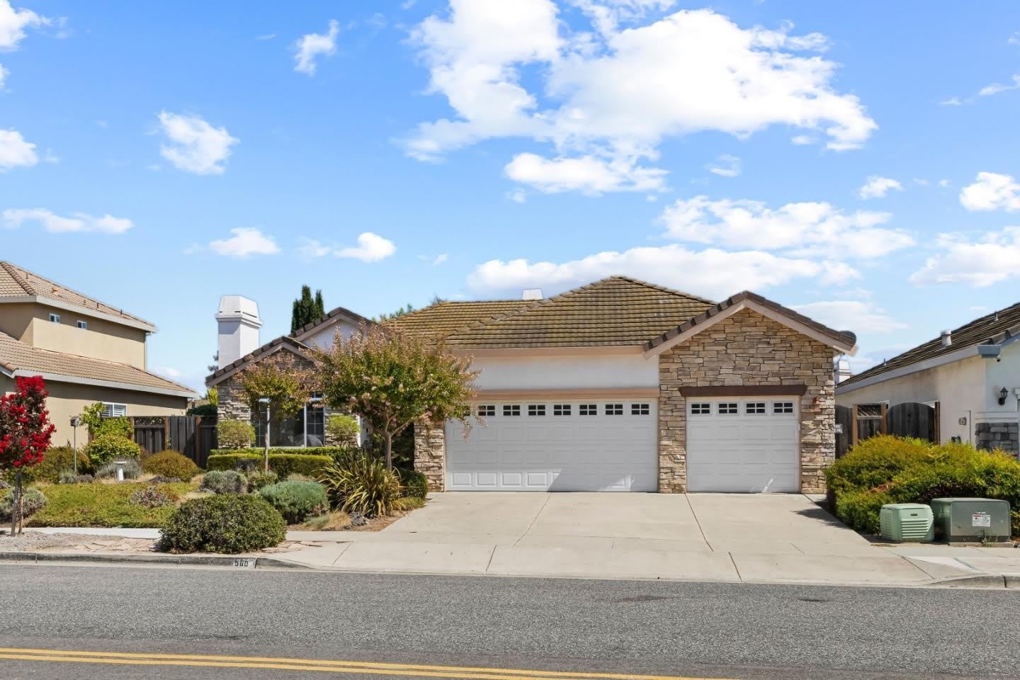 560 Diana Ave – photo 2